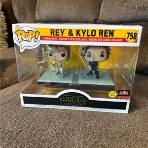 New Funko Pop Star Wars Rey & Kylo Ren Set glow in the dark Target exclusive